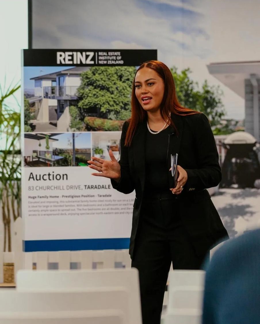 Elizabeth Costley presenting an REINZ auction at a national competition